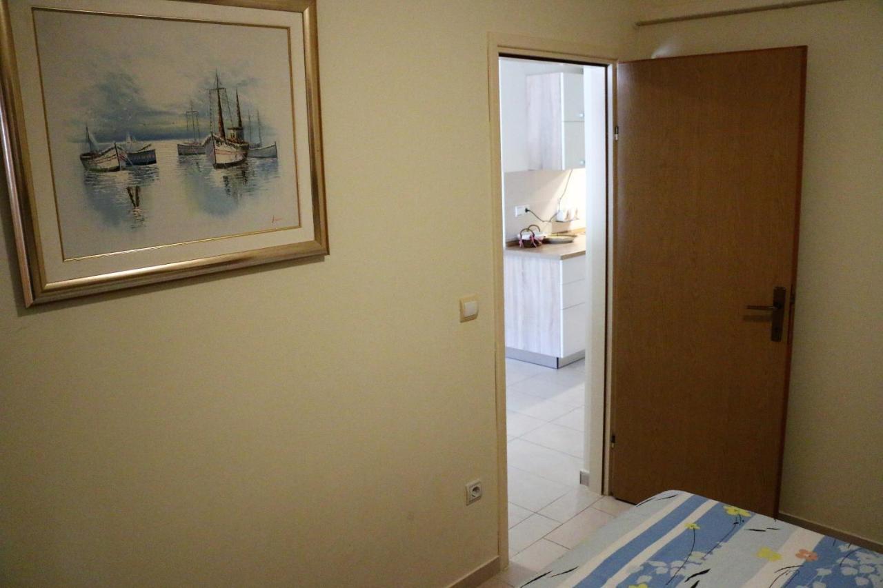 Apartments Vir Delfin Esterno foto
