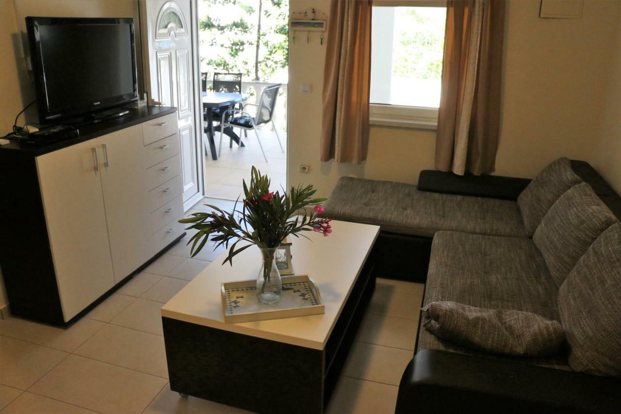 Apartments Vir Delfin Esterno foto